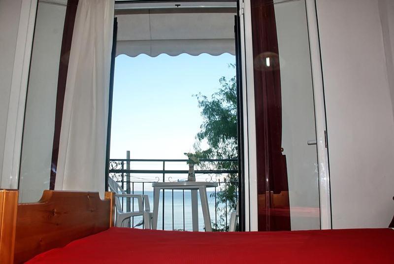 Empress Corfu Perama (Corfu) Exterior foto
